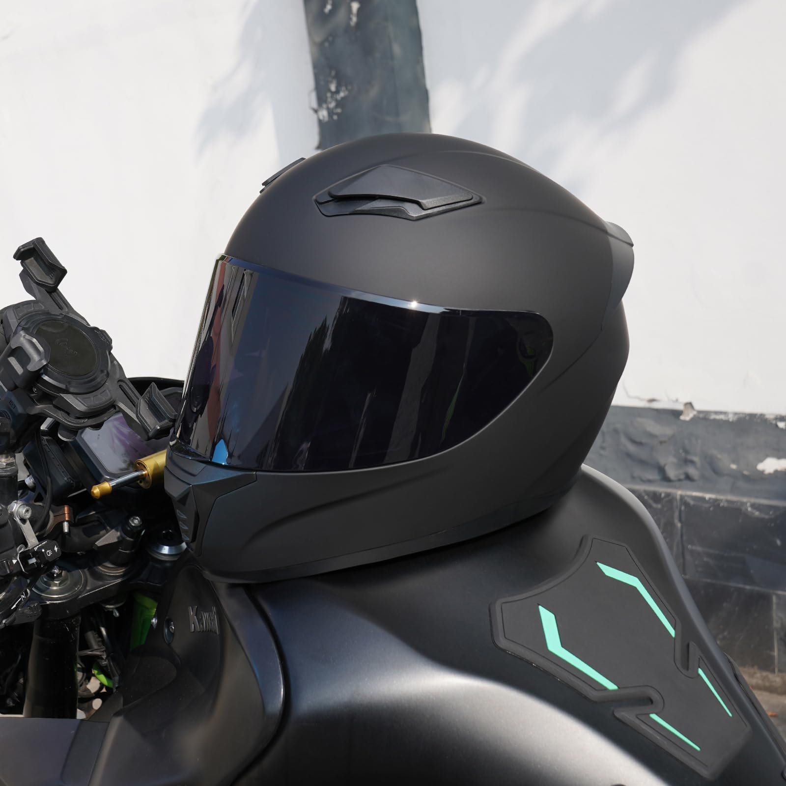 JQF Gear WS-607 visor options image showcasing clear and tinted visor configurations