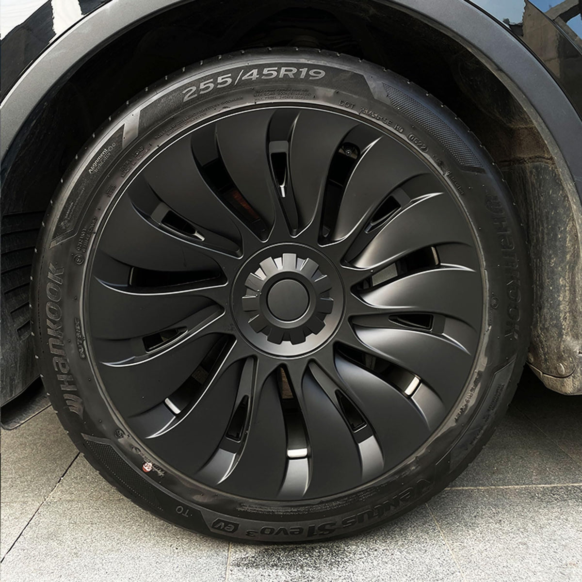 KAVANIC UberTurbine-style hubcap for Tesla Model Y 19in adds modern flair and protection.