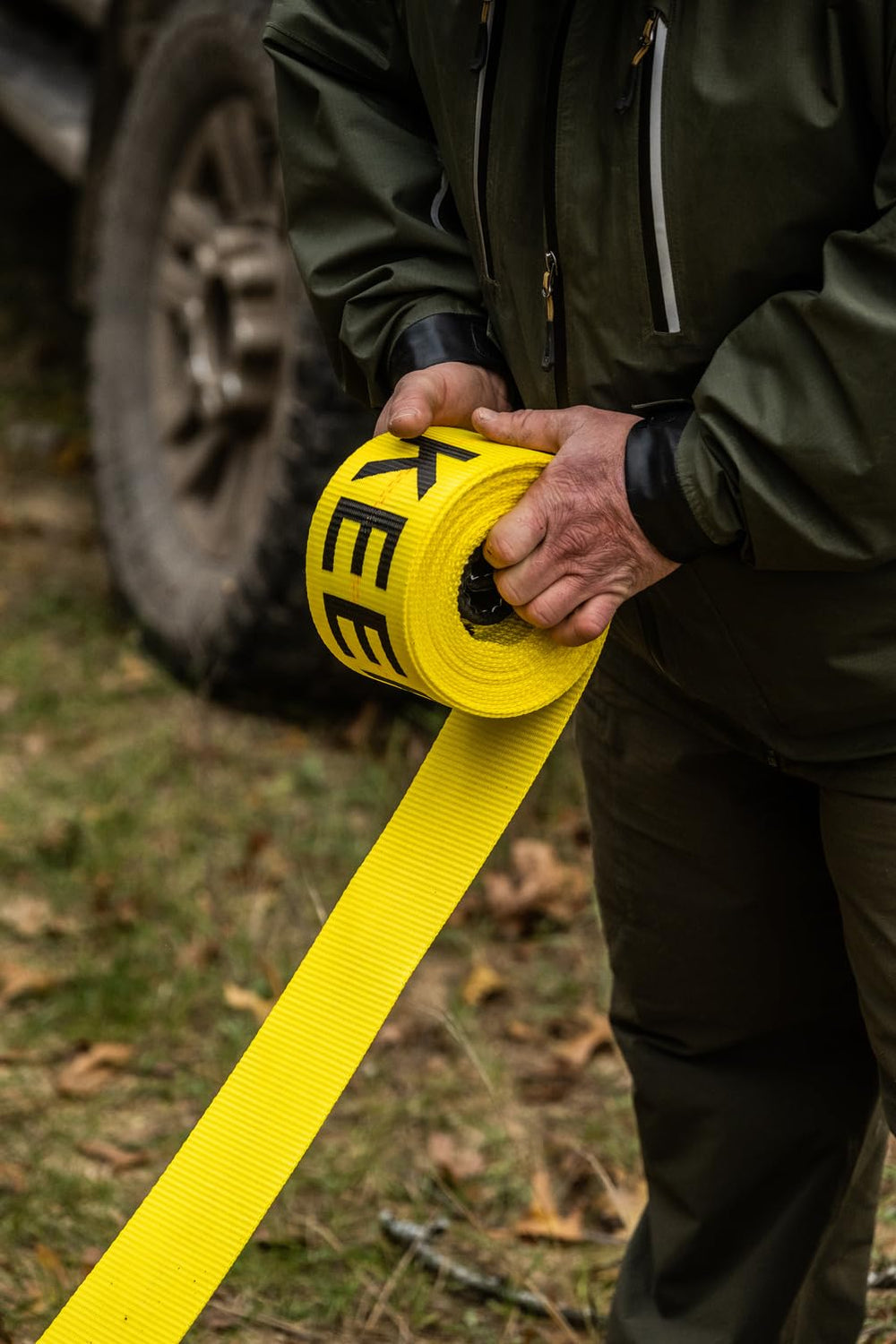 Keeper abrasion-resistant webbing resists wear while towing in tough conditions.