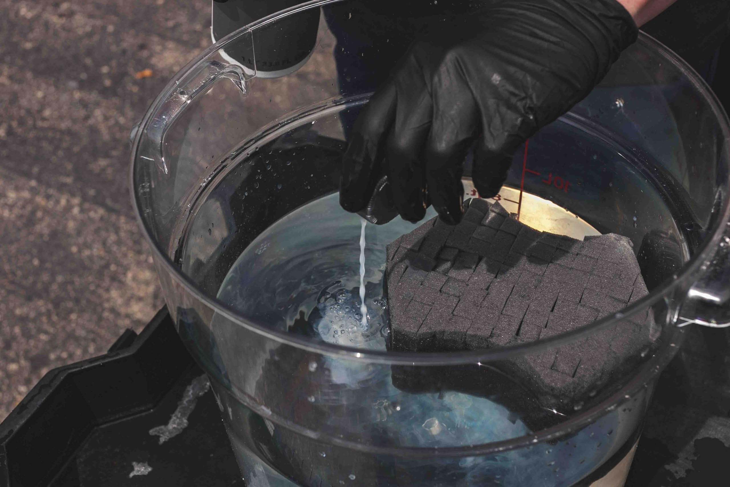 Koch-Chemie Rapid Rinseless Wash sponge-application shows wipe-on, wipe-off convenience.