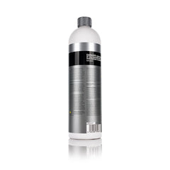KOCHCHEMIE Hydro Foam Sealant S0.03 on glass and painted surfaces for rain-beading visibility.