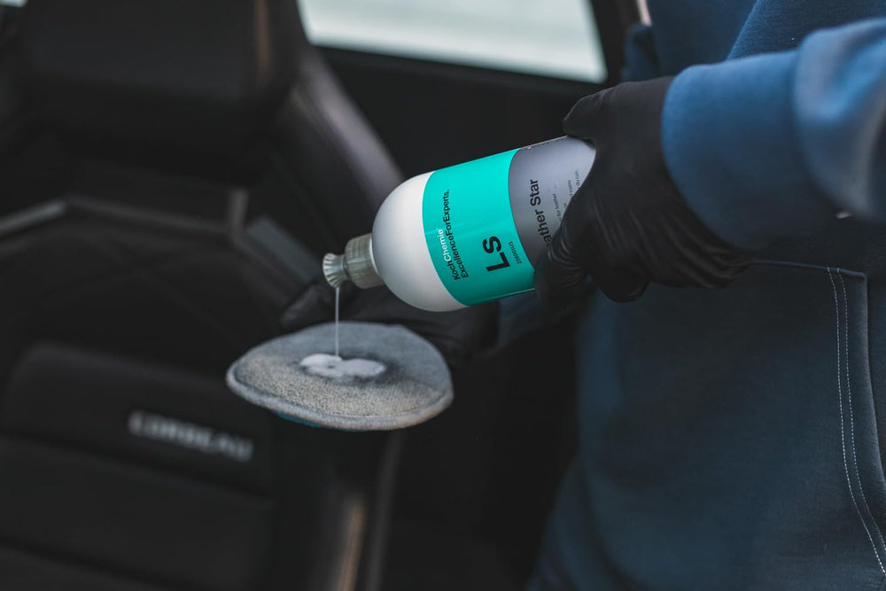 KOCHCHEMIE Leather Star foam application on leather surfaces