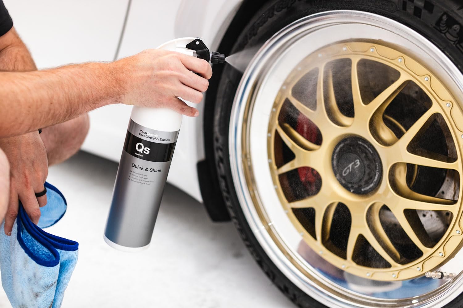 KOCHCHEMIE Quick & Shine in showroom setups supports quick finishing.