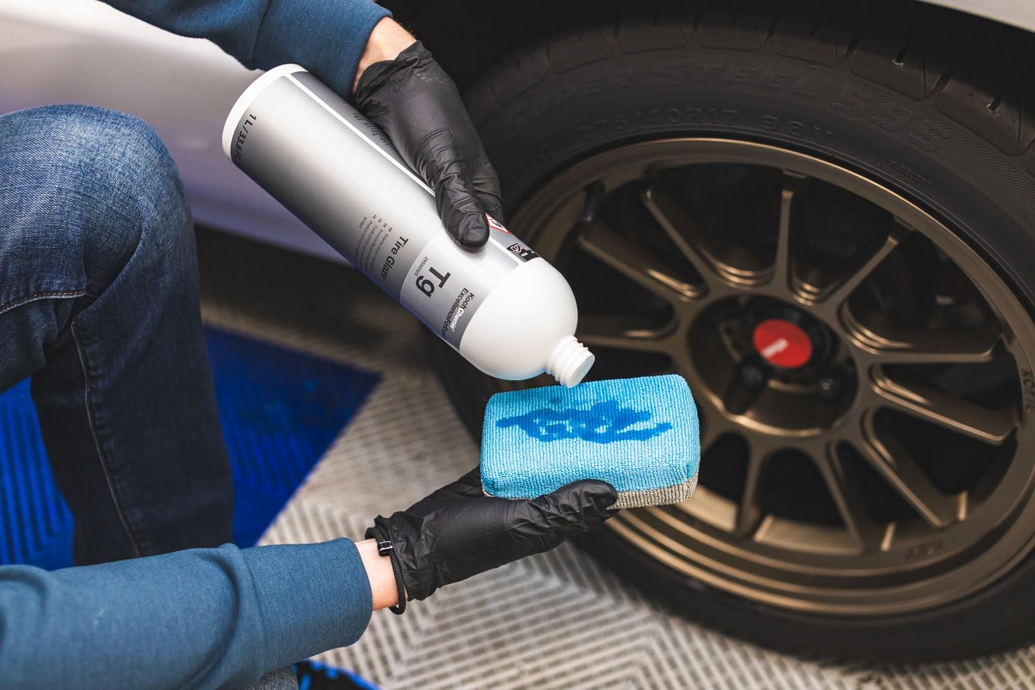 KOCHCHEMIE Tire Glaze applied with applicator pad for even coating.