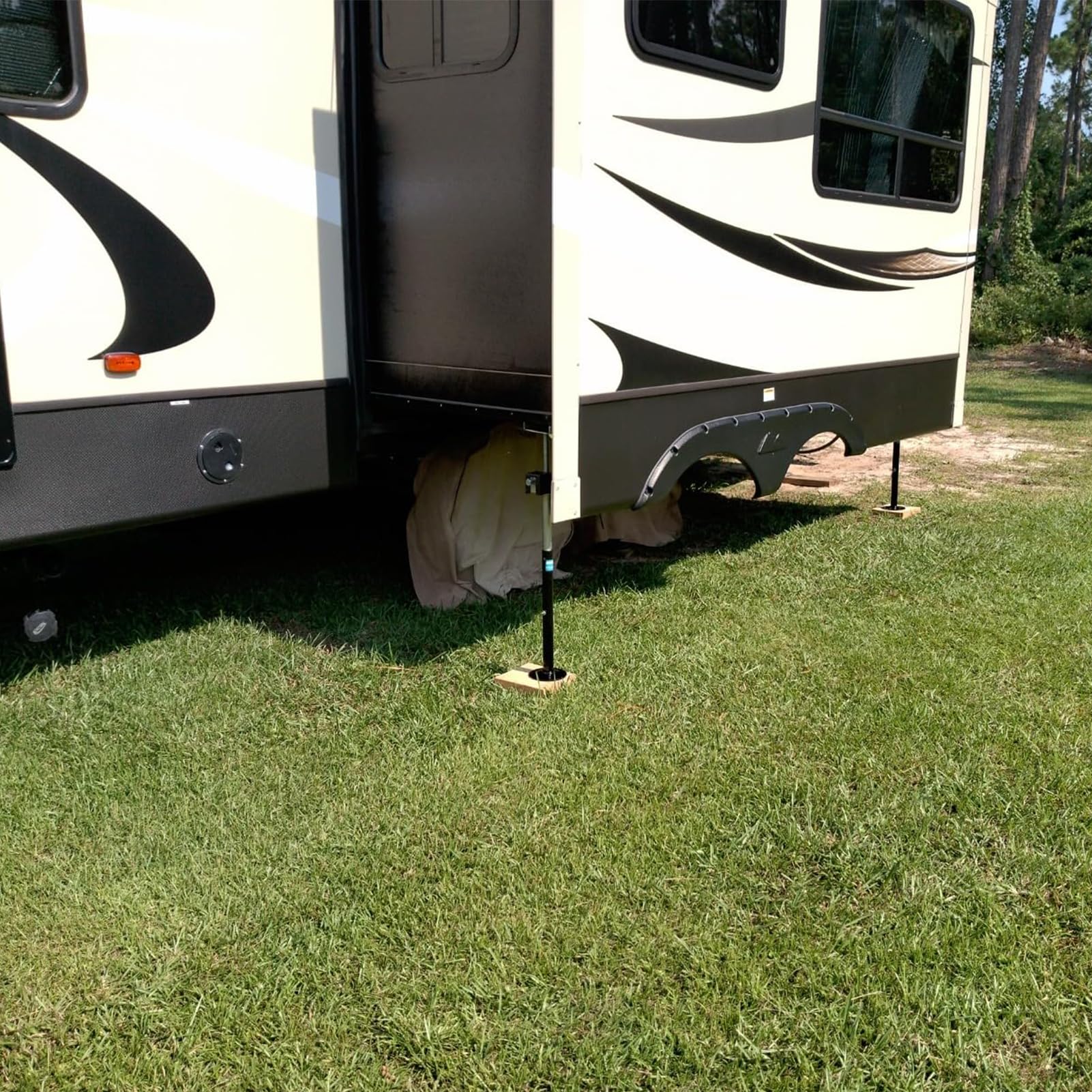 Two jacks with crank handle and drill socket simplify travel trailer setup