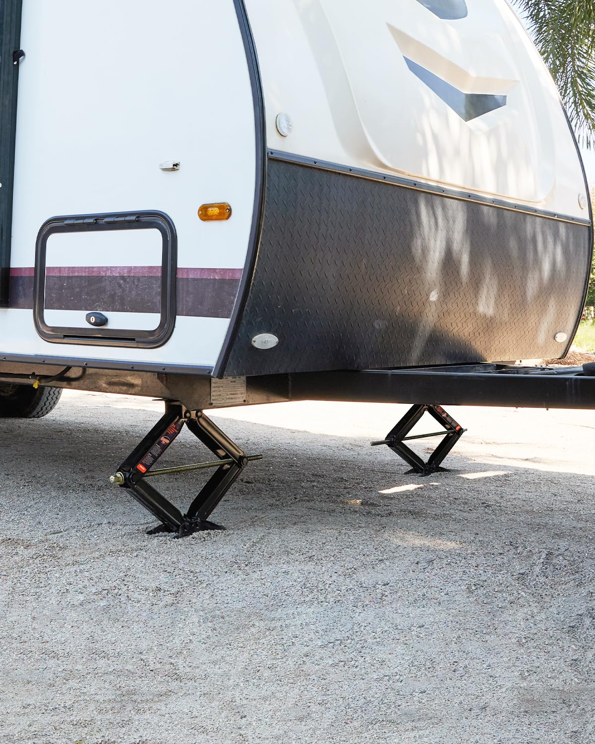 Kohree stabilizer kit includes four jacks and essential accessories.