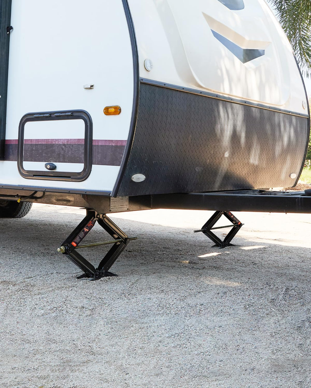 Kohree stabilizer kit includes four jacks and essential accessories.