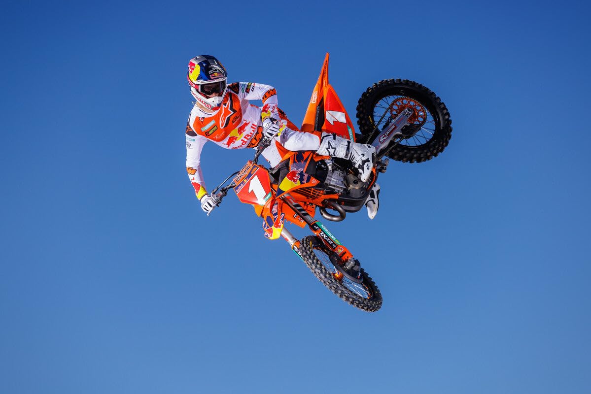 KTM Pre-Oiled Foam Air Filter model coverage graphic illustrates KTM and Husqvarna fit