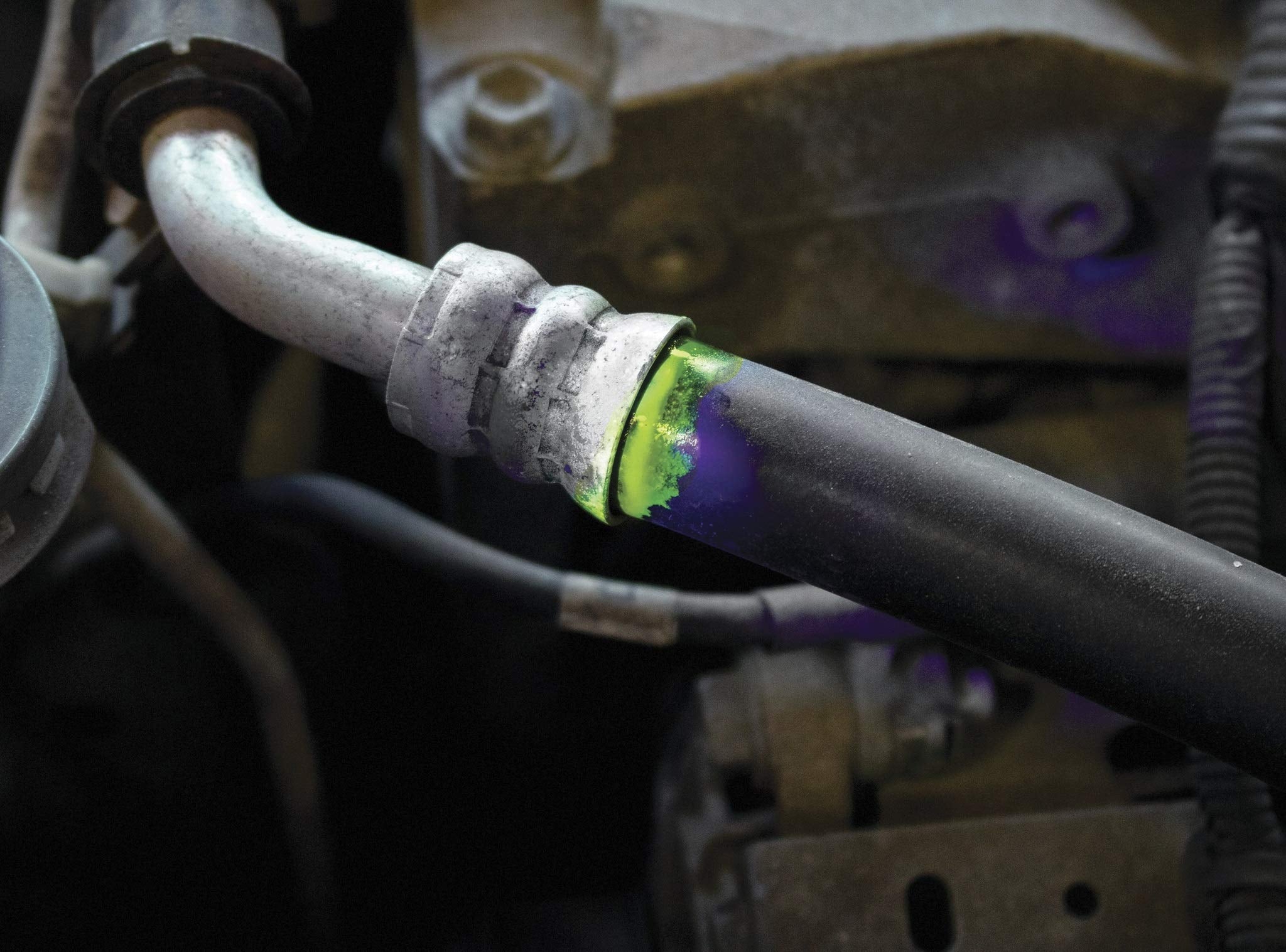 LeakFinder LF500CS violet LED flashlight highlights dye leaks clearly.