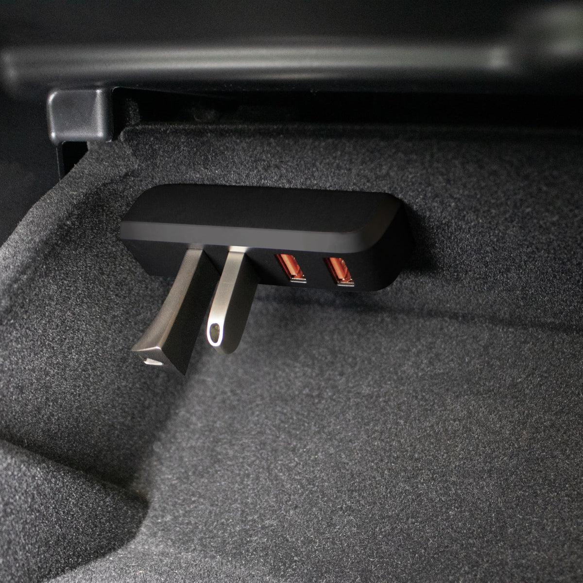 Leikaendi glove box USB hub installed in Model Y, boosts dashcam access.