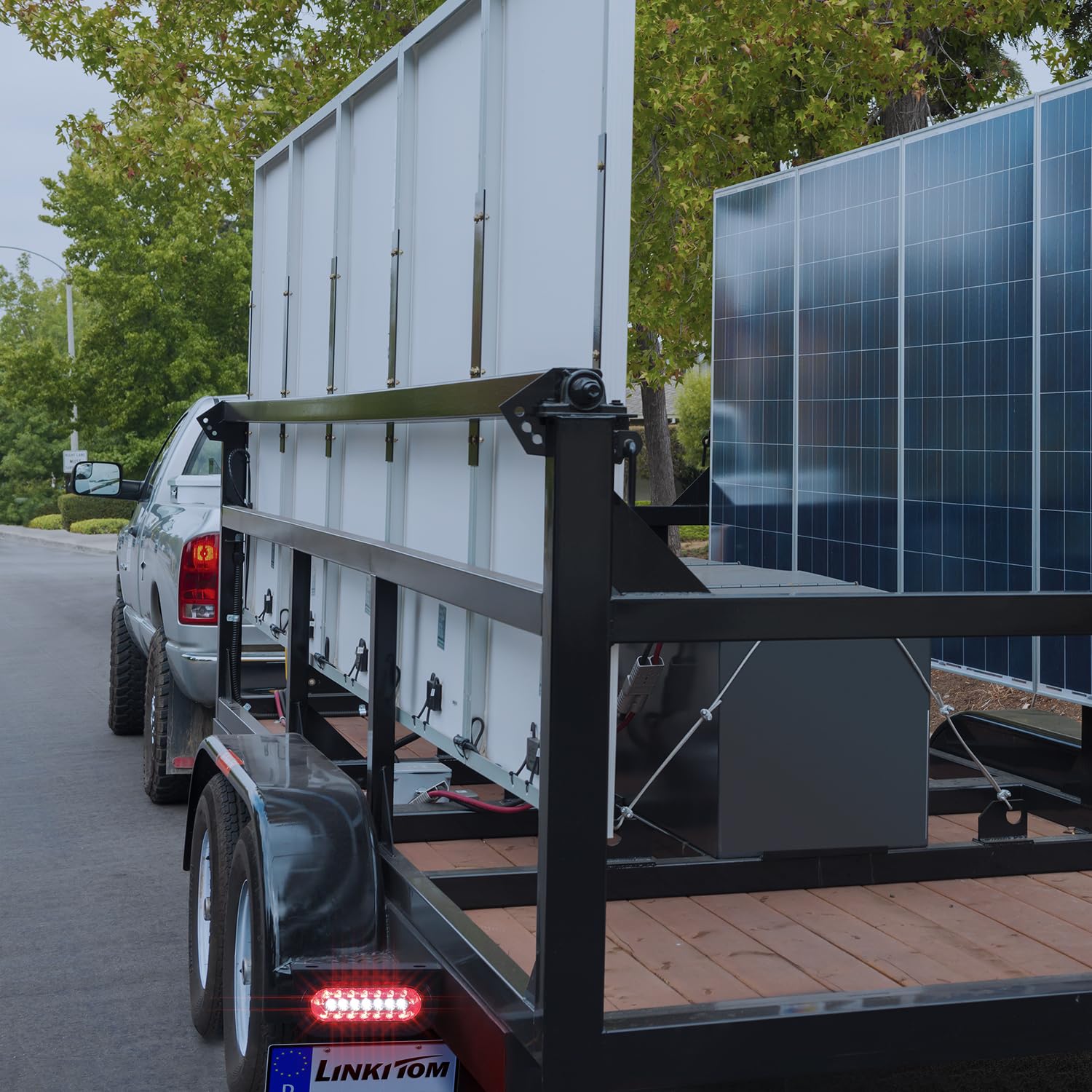 LINKITOM backup lamp integrated with center light for safer reversing