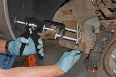 Lisle 25750 easy dual piston compression highlights simple pad replacement.