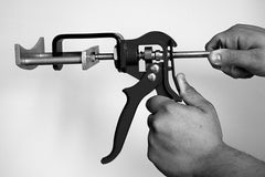 Lisle 25750 handle-squeeze action demonstrates effortless dual piston compression.