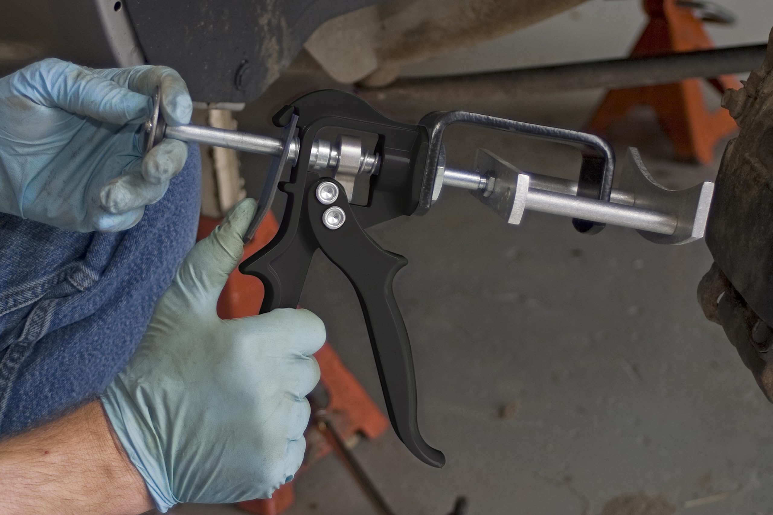 Lisle 25750 plunger-contact inboard pad shows compression of both pistons.