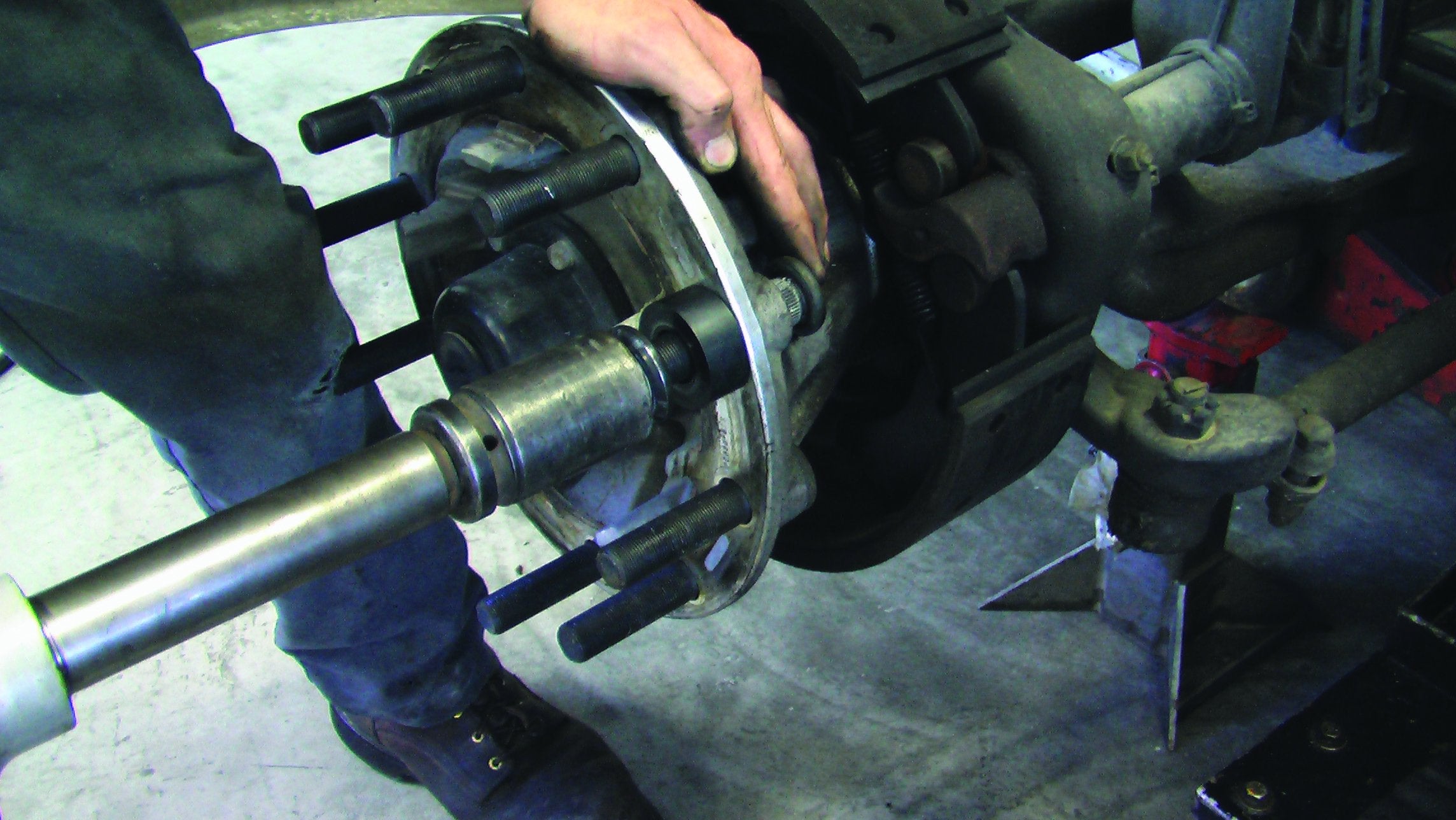 Lisle 28950 with impact wrench demonstrates quick installation