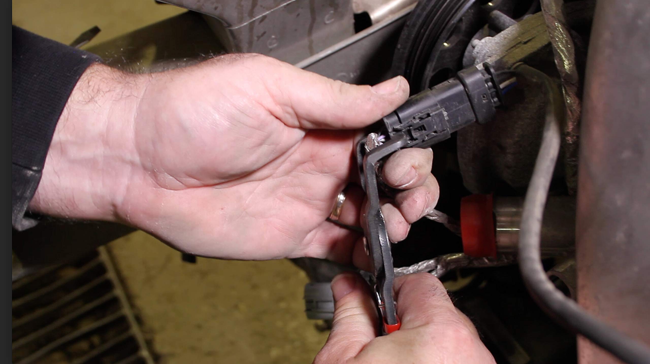 Lisle 37160 supports electrical connectors besides fuel lines and EVAP.