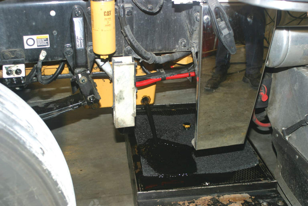 Lisle 38750 pad in funnel before oil change redirects fluids