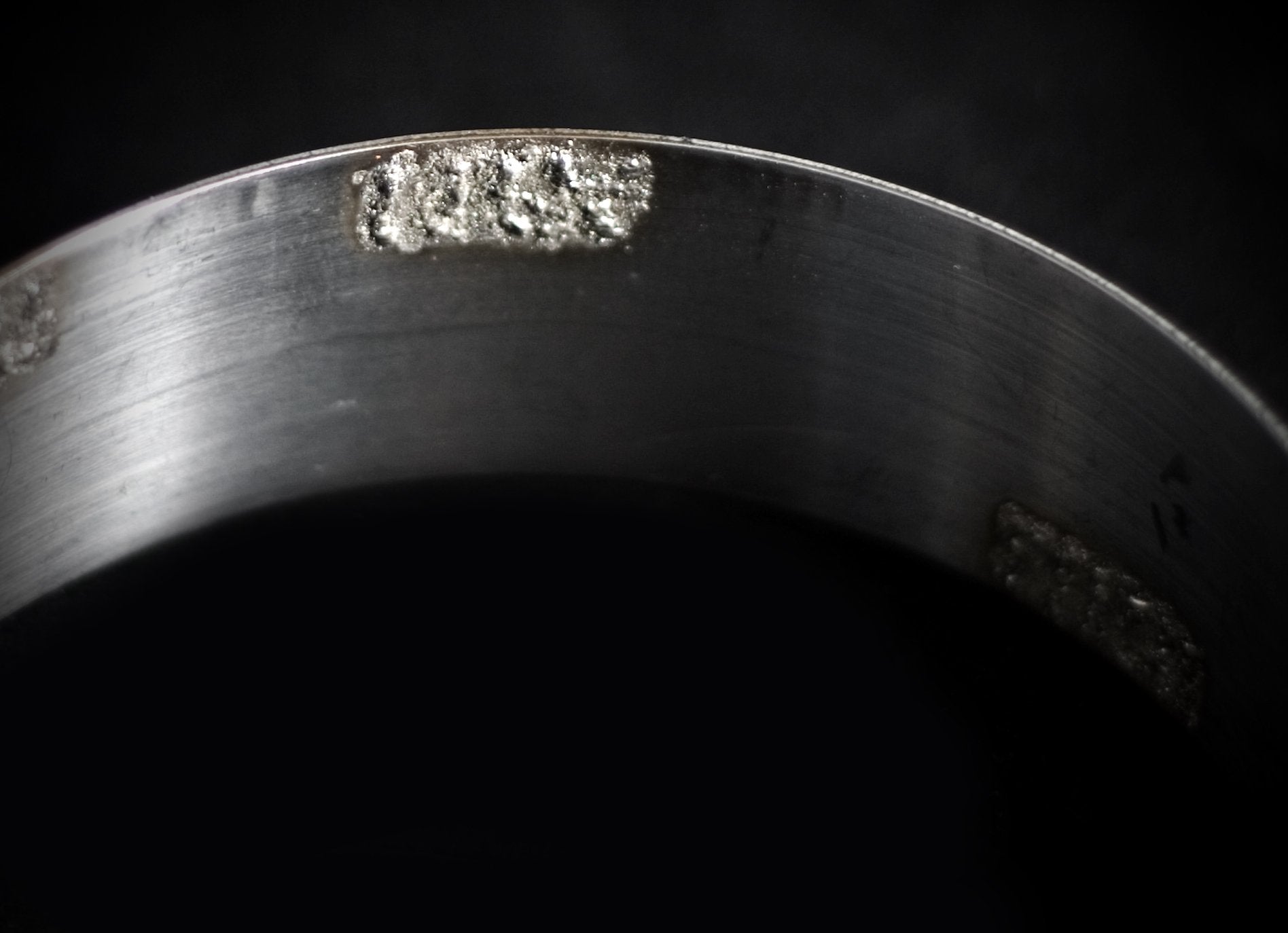 Stainless steel band on Lisle 57010 provides secure, slip-resistant grip