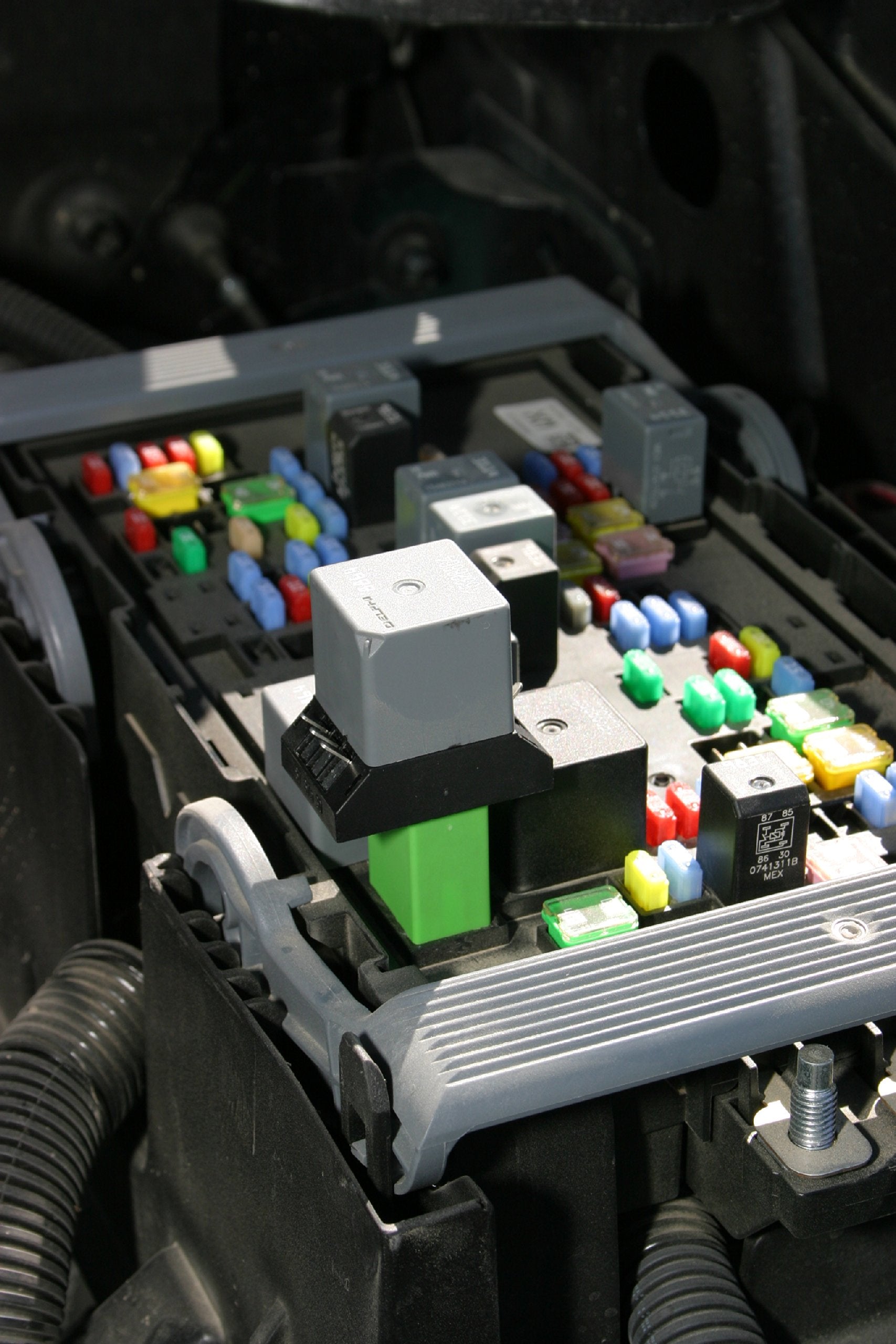 Lisle green four-pin relay jumper shows proper pin alignment during tests.