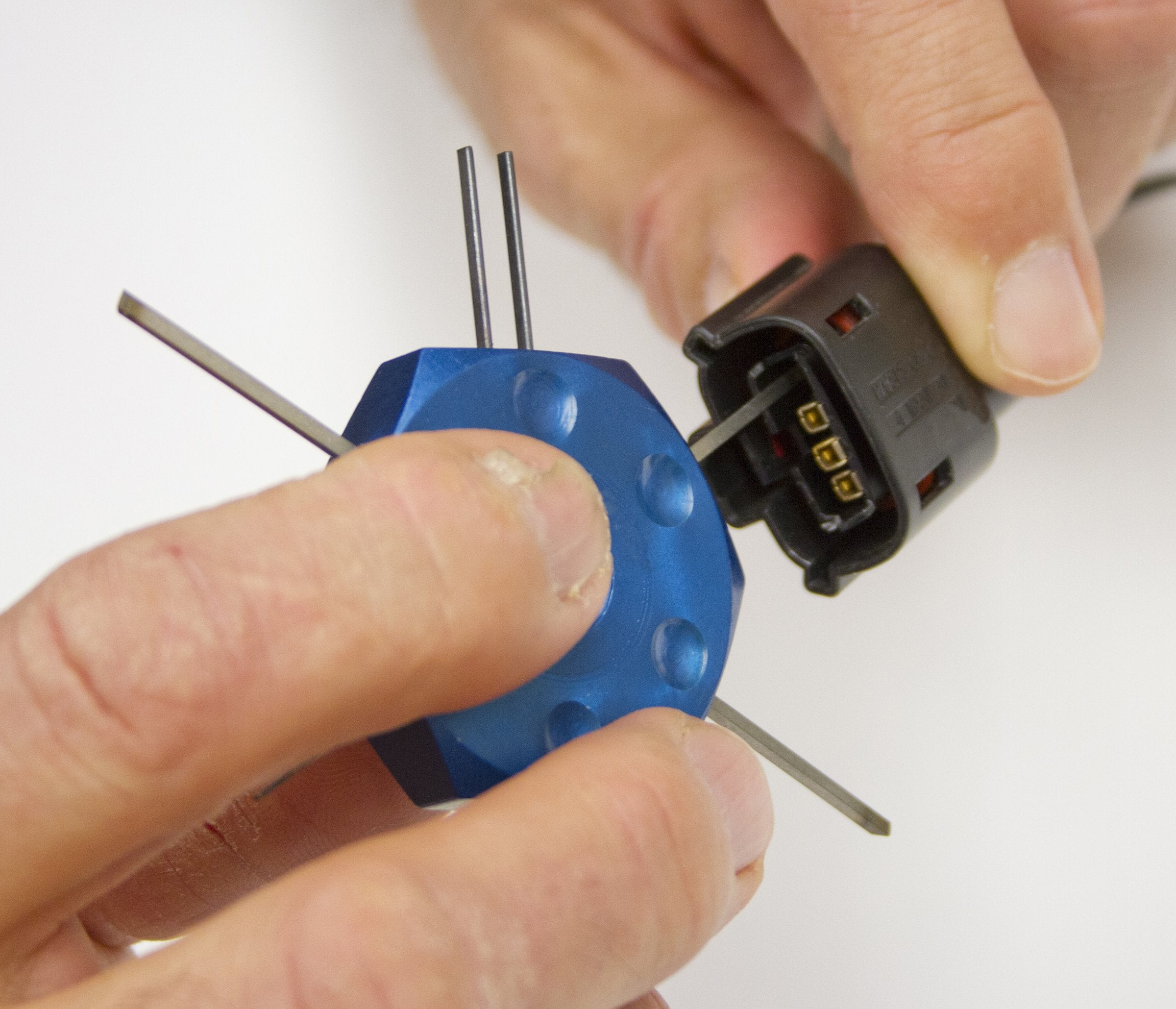 Lisle 57750 blue terminal tool fits Ford applications for versatile use.