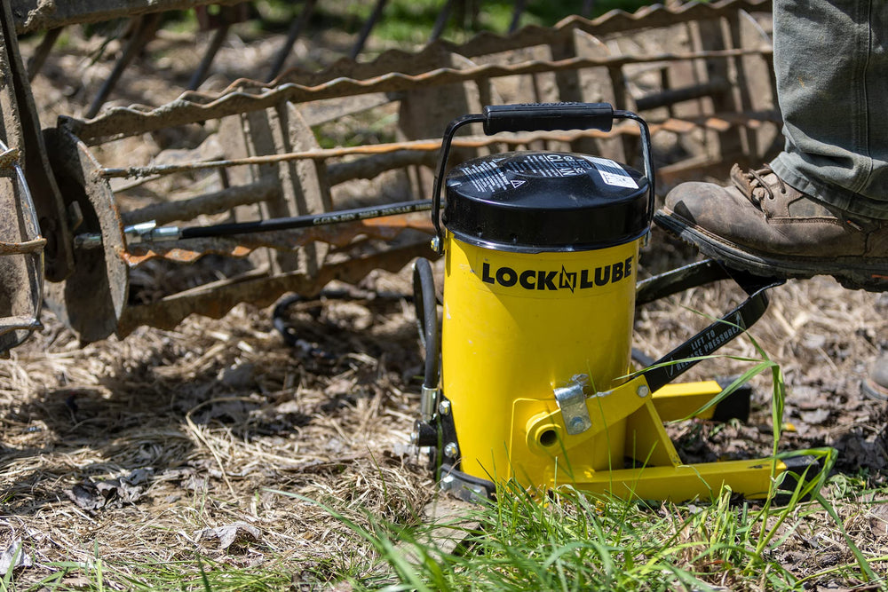 LockNLube G.Gun large canister reduces refills during big jobs.