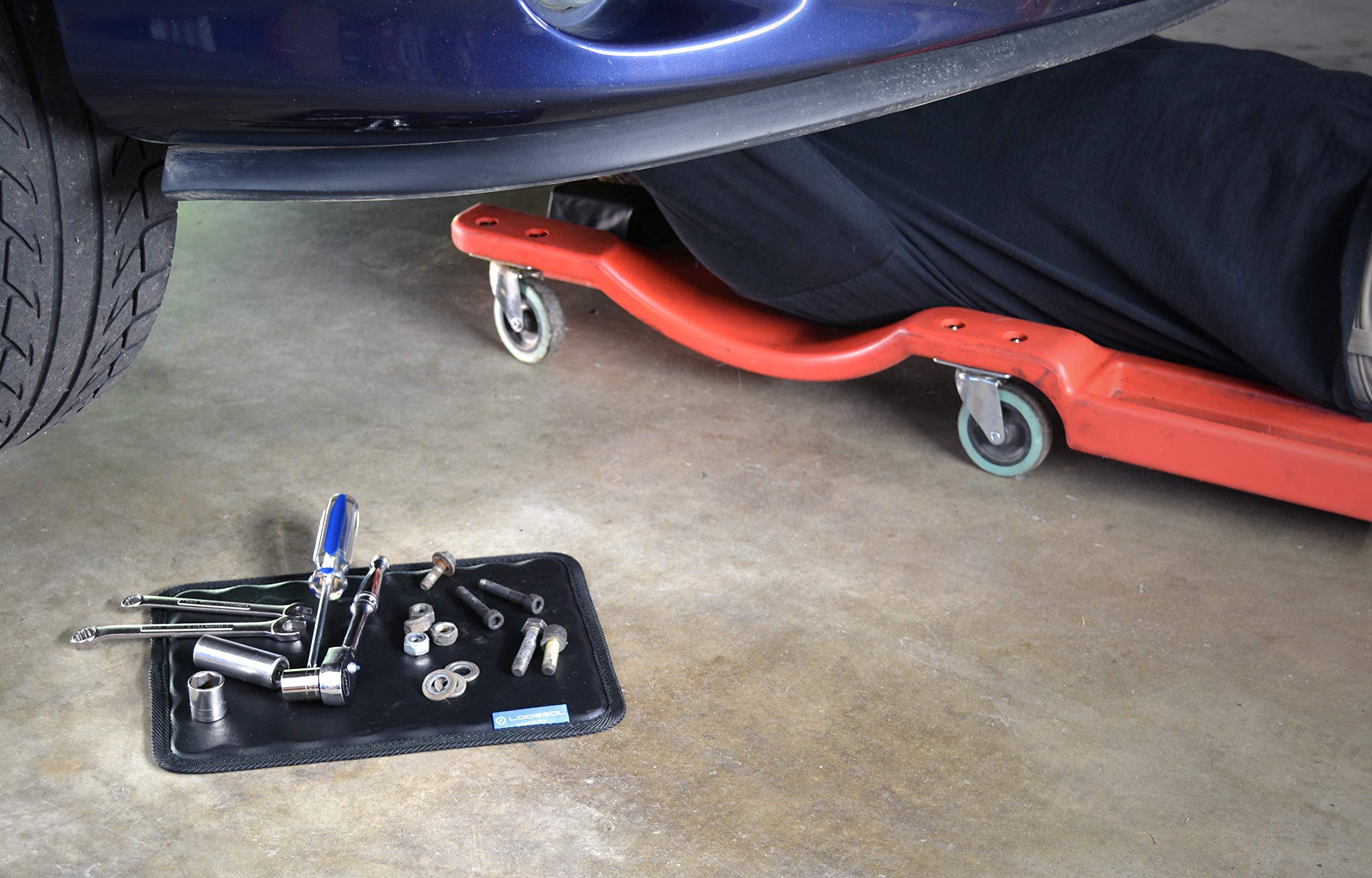 Lodesol MP4835 engine bay organization reduces tool searching.