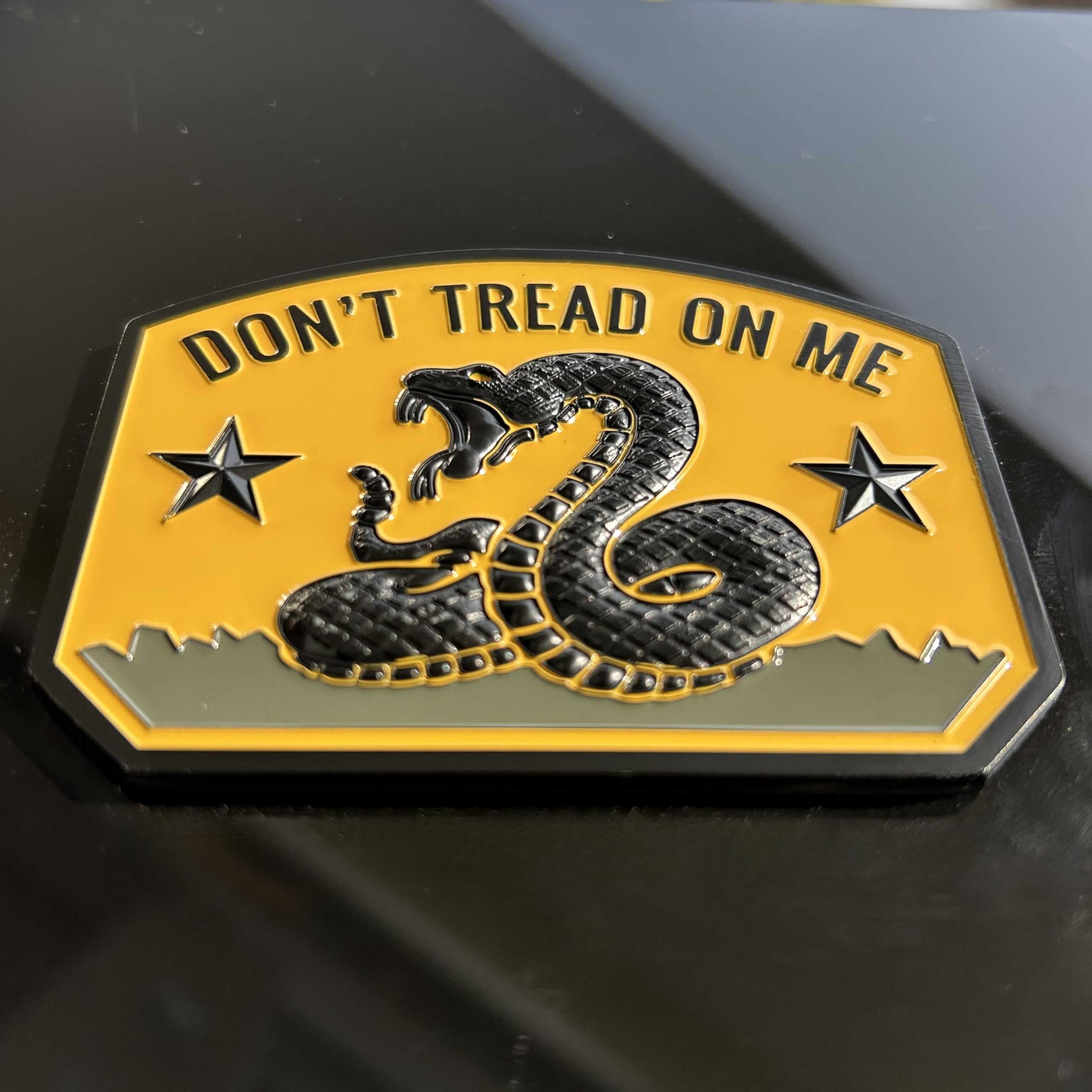 LWQLZY Gadsden emblem side profile highlighting lifelike depth for windows and doors