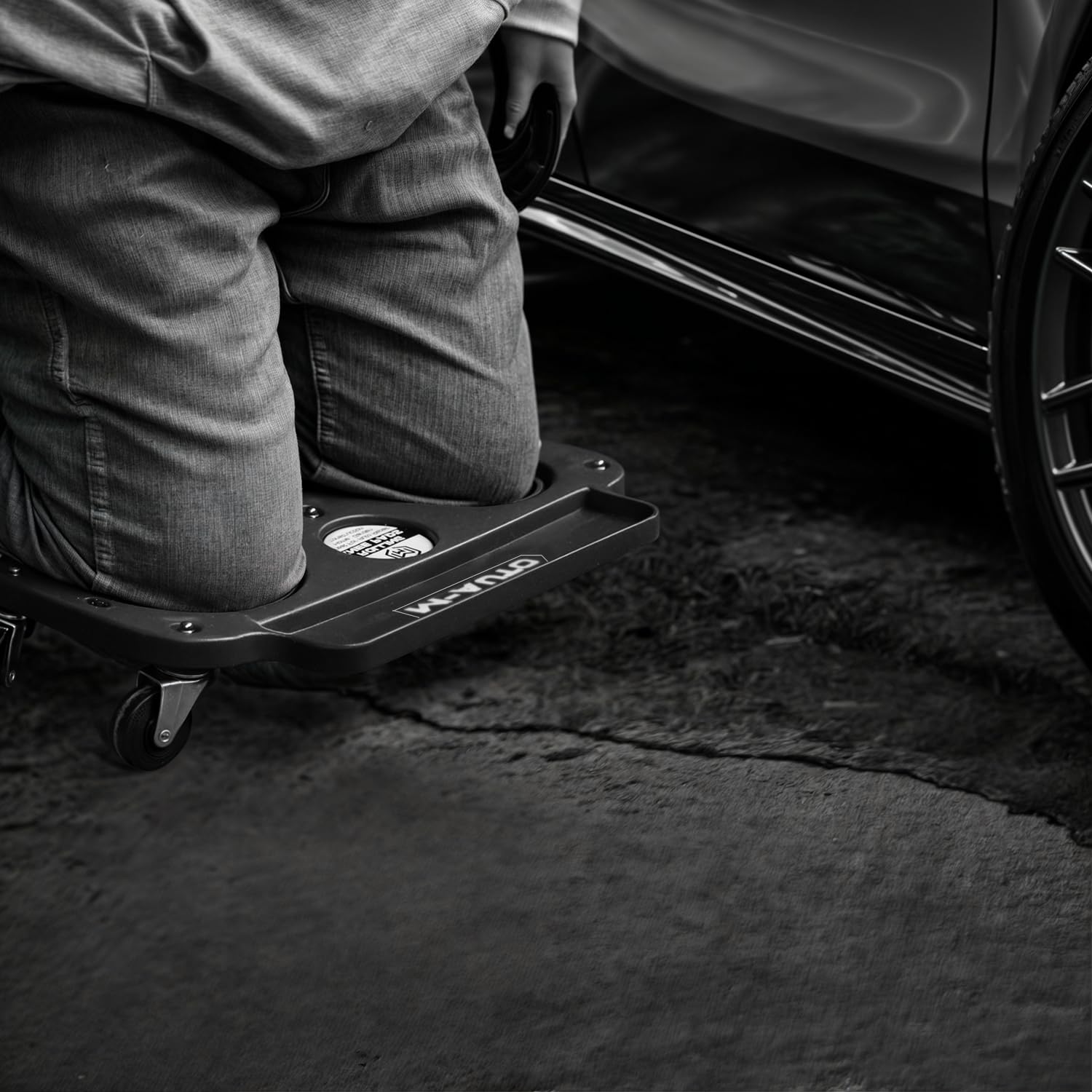 M-AUTO 360-degree turn casters enable precise movement in tight spaces
