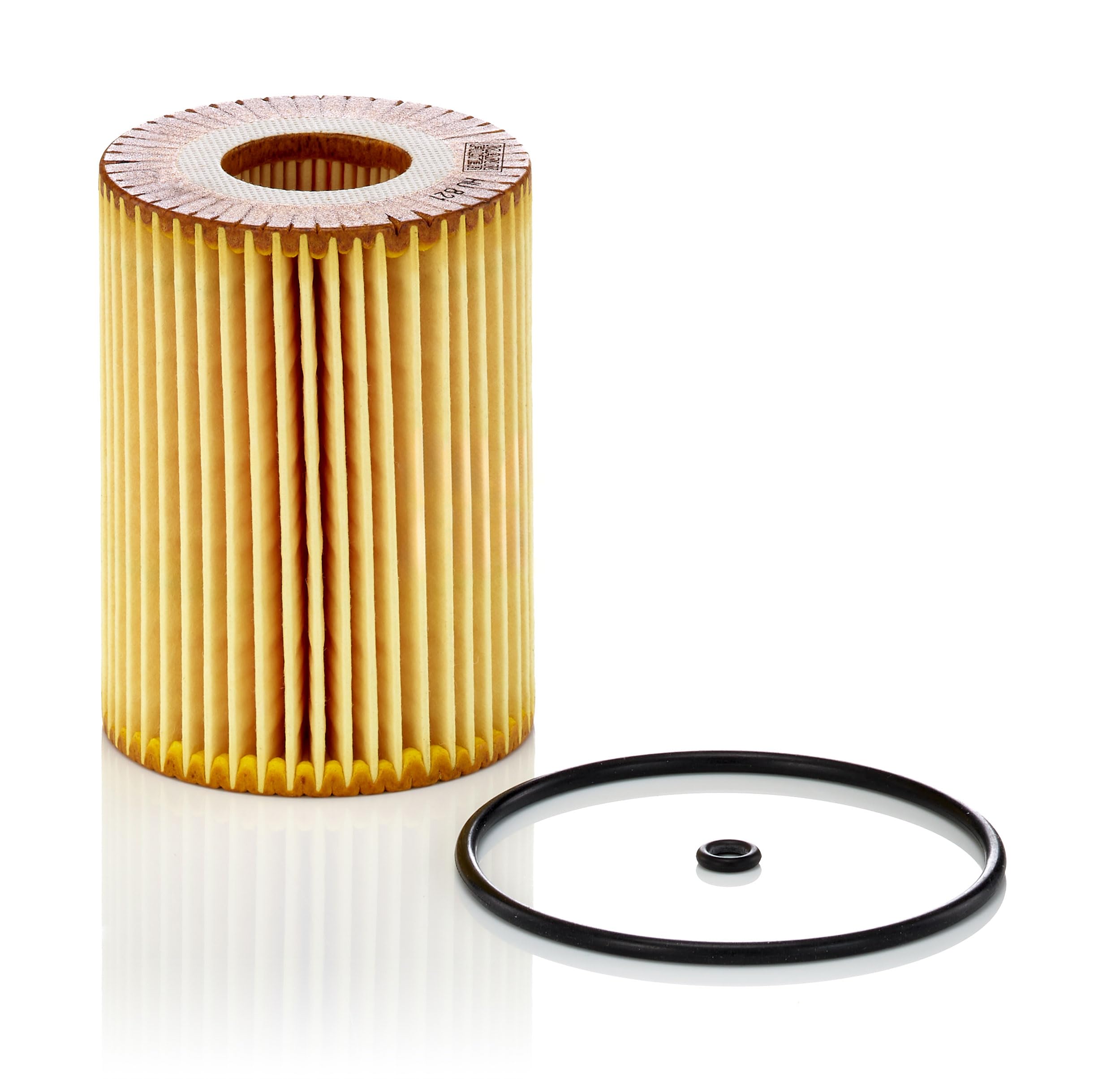 Mann Filter HU 821x oil filter side view highlighting easy installation.