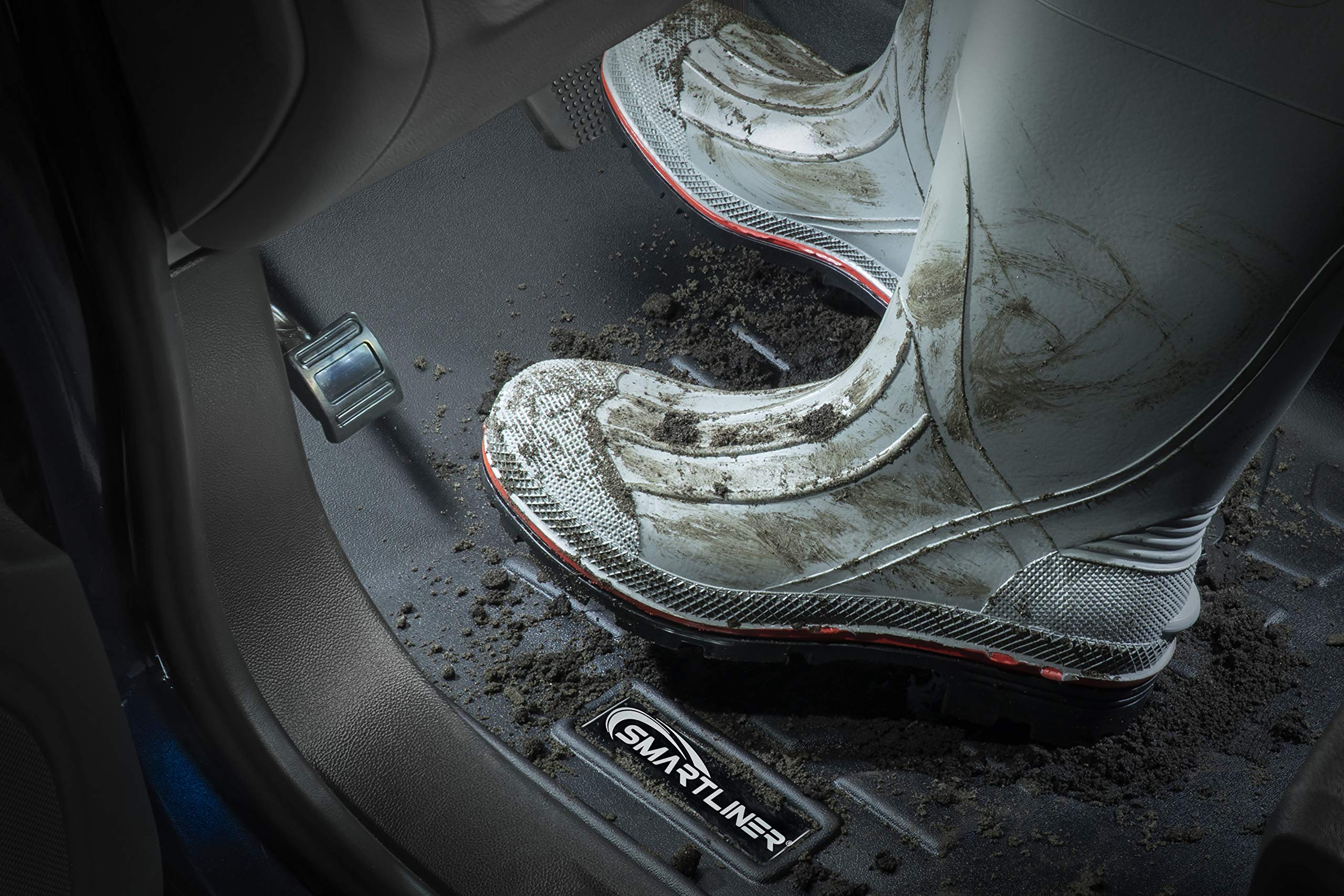 MAX LINER easy-to-clean mats rinse quickly after muddy trips in Honda Pilot