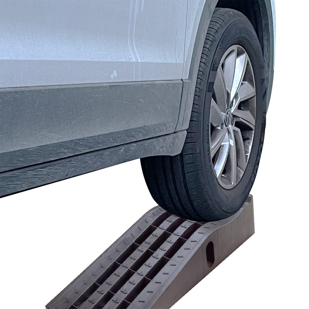 MaxxHaul 50515 ridged surface improves traction when driving onto ramps