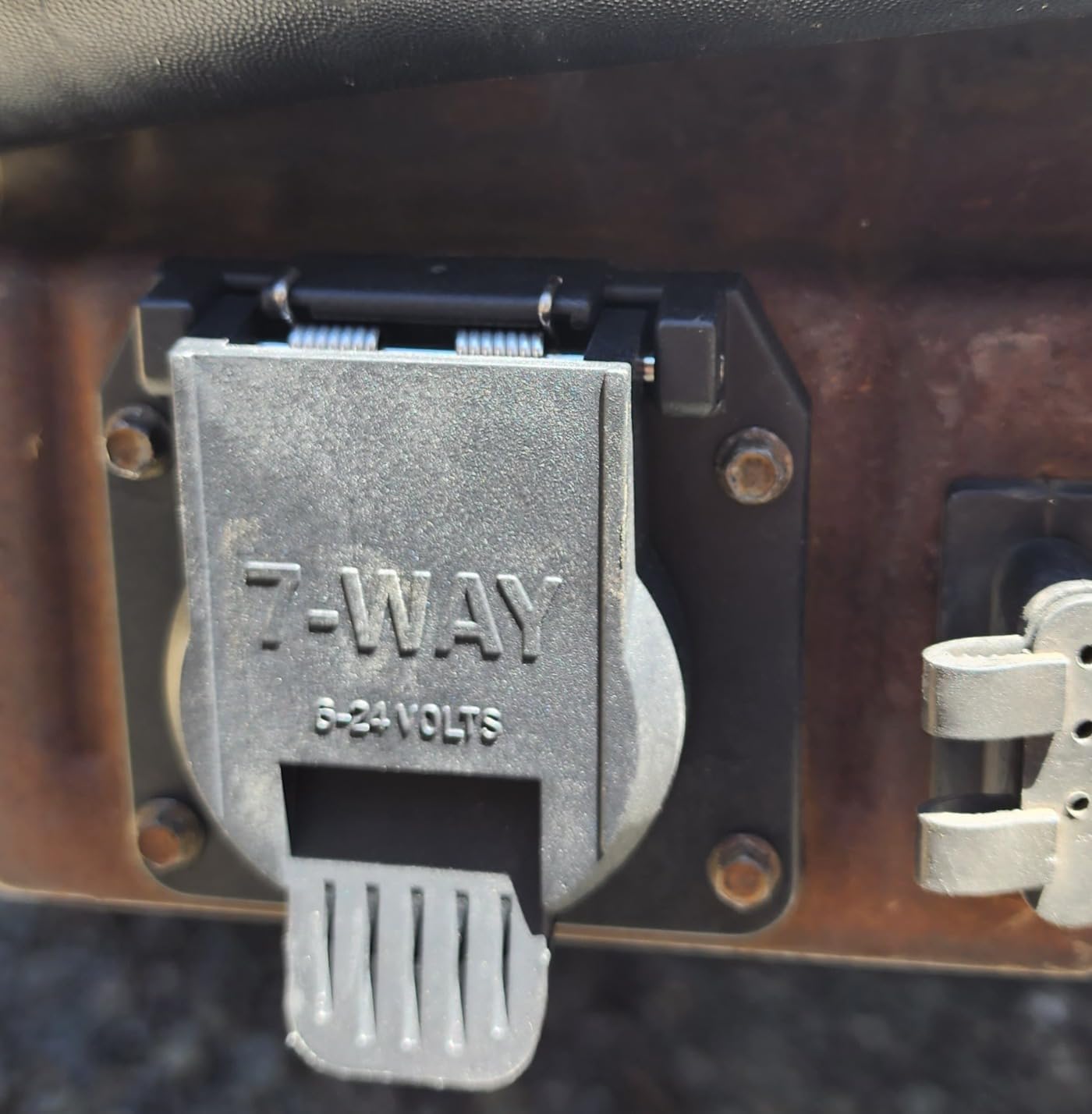 MECMO Back-side wiring plug reinforced for durability