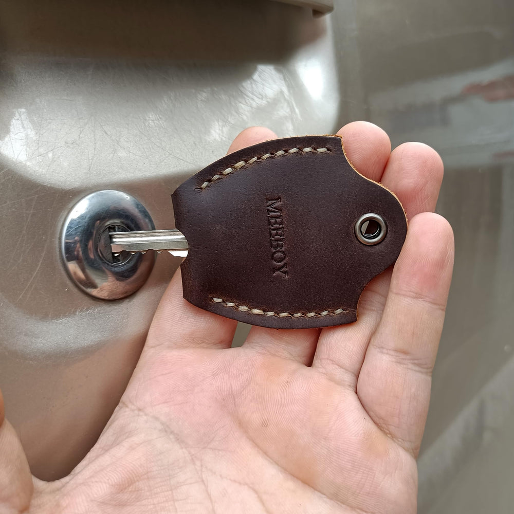 Compatible with many keys, excludes square controllers and oversized keys.
