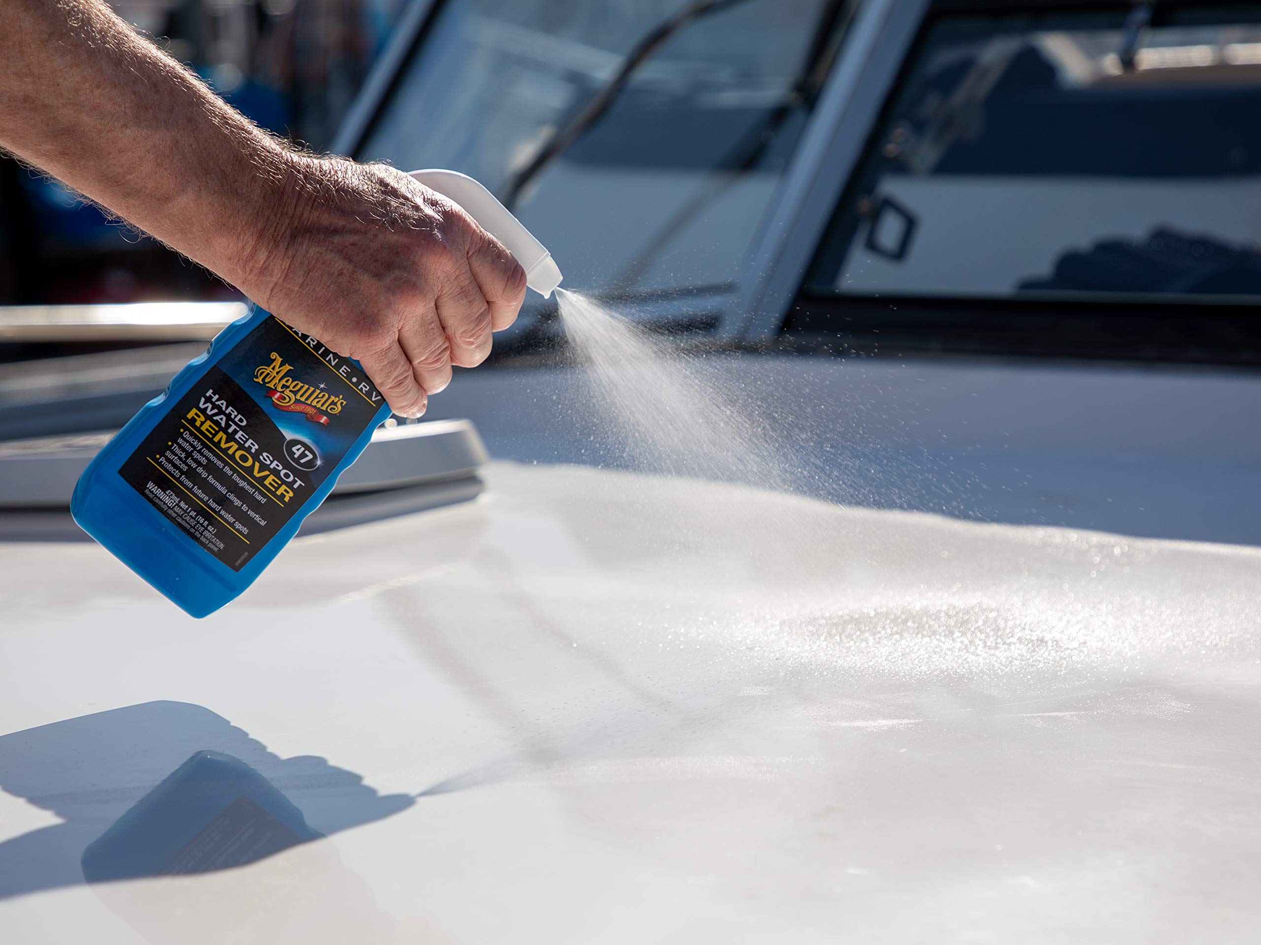 Meguiar's M4716 fiberglass safe, scratch-free water spot removal on marine surfaces