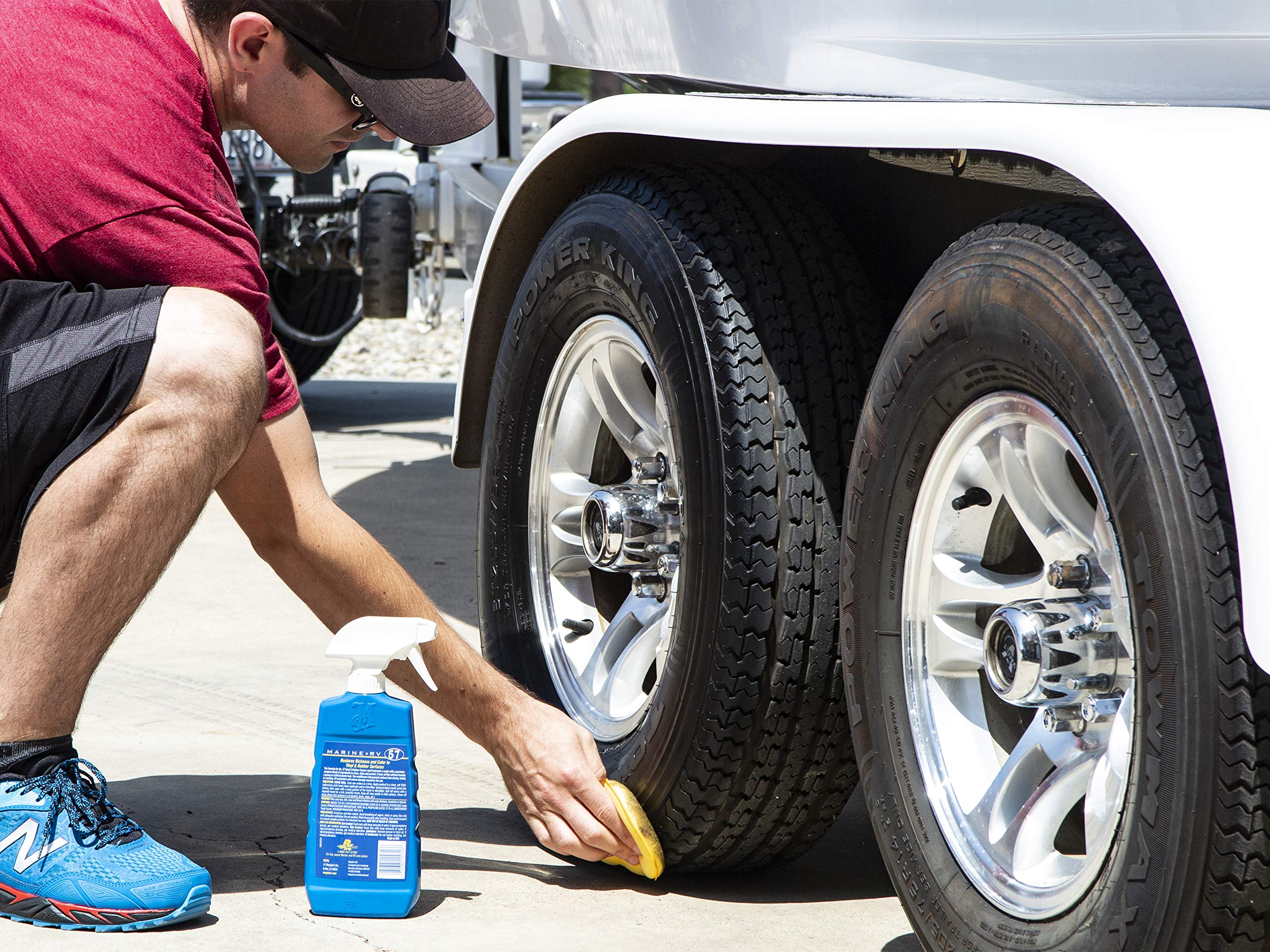 Meguiar's M5716 spray-action on vinyl demonstrates easy application and wipe-off