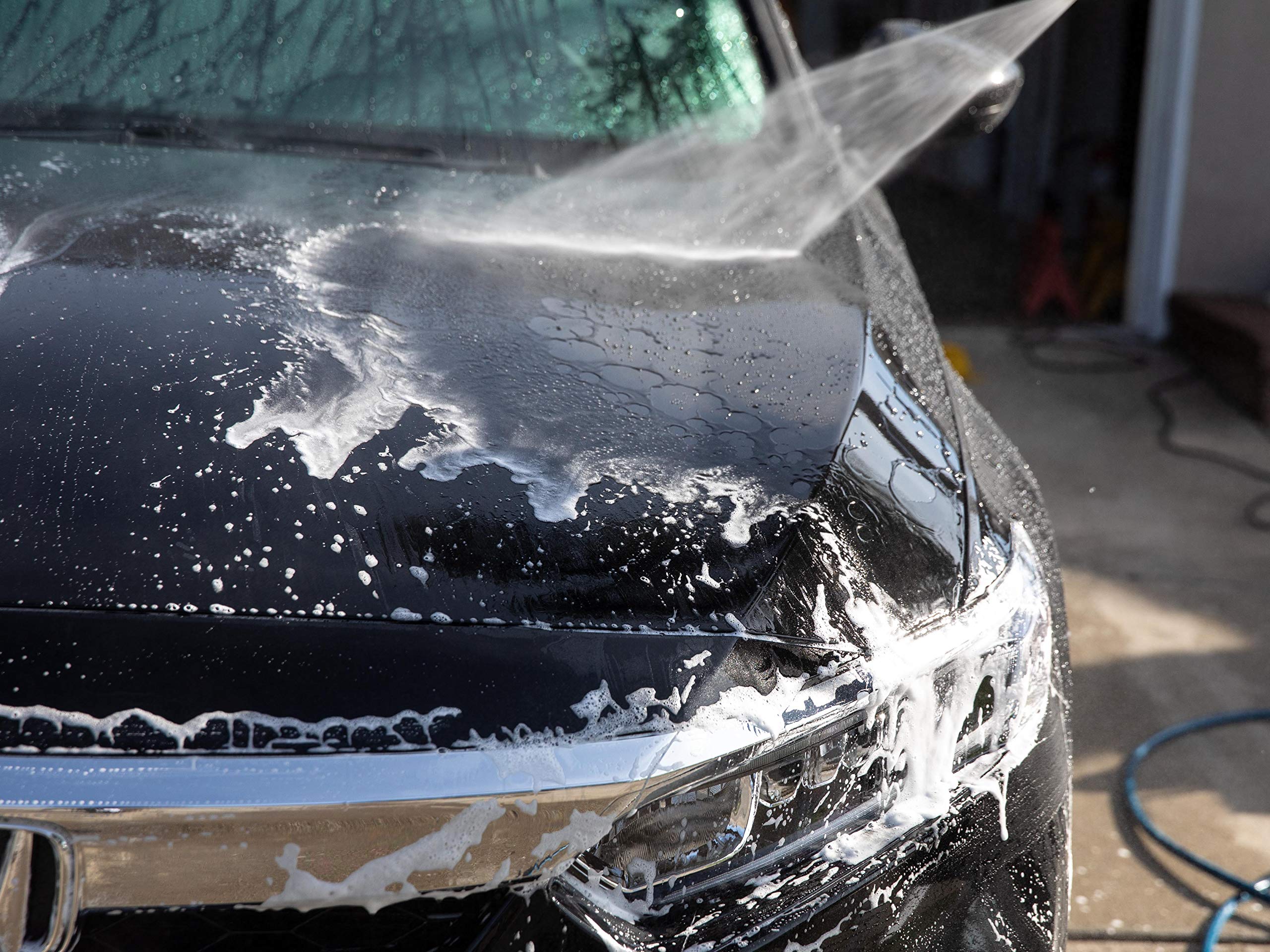 Meguiar's Shampoo Plus slick-rinse helps prevent water spots for a quick dry.