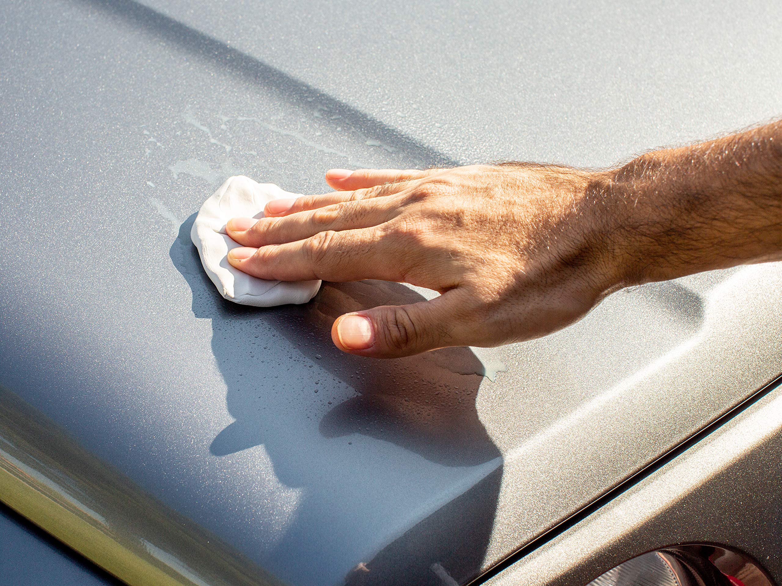 Meguiar's XL Clay Kit quick detailer spray provides lubrication for a smooth glide.