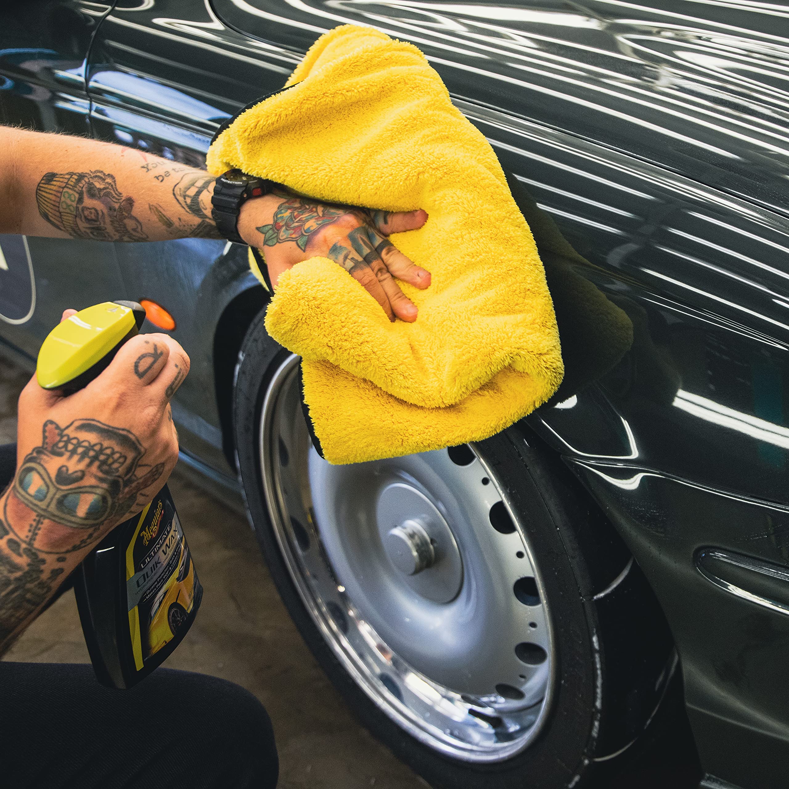 Meguiar's Ultimate Quik Spray Wax spray mist ensures consistent coverage.