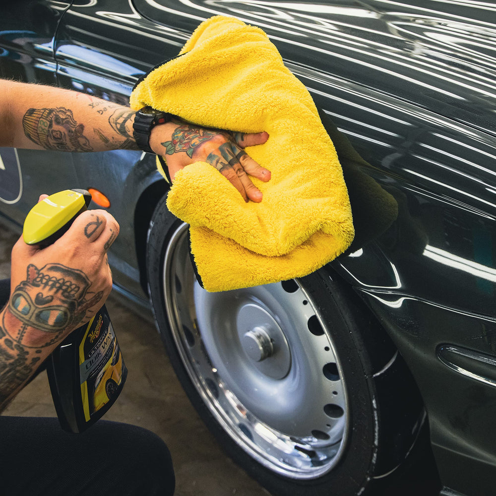 Meguiar's Ultimate Quik Spray Wax spray mist ensures consistent coverage.