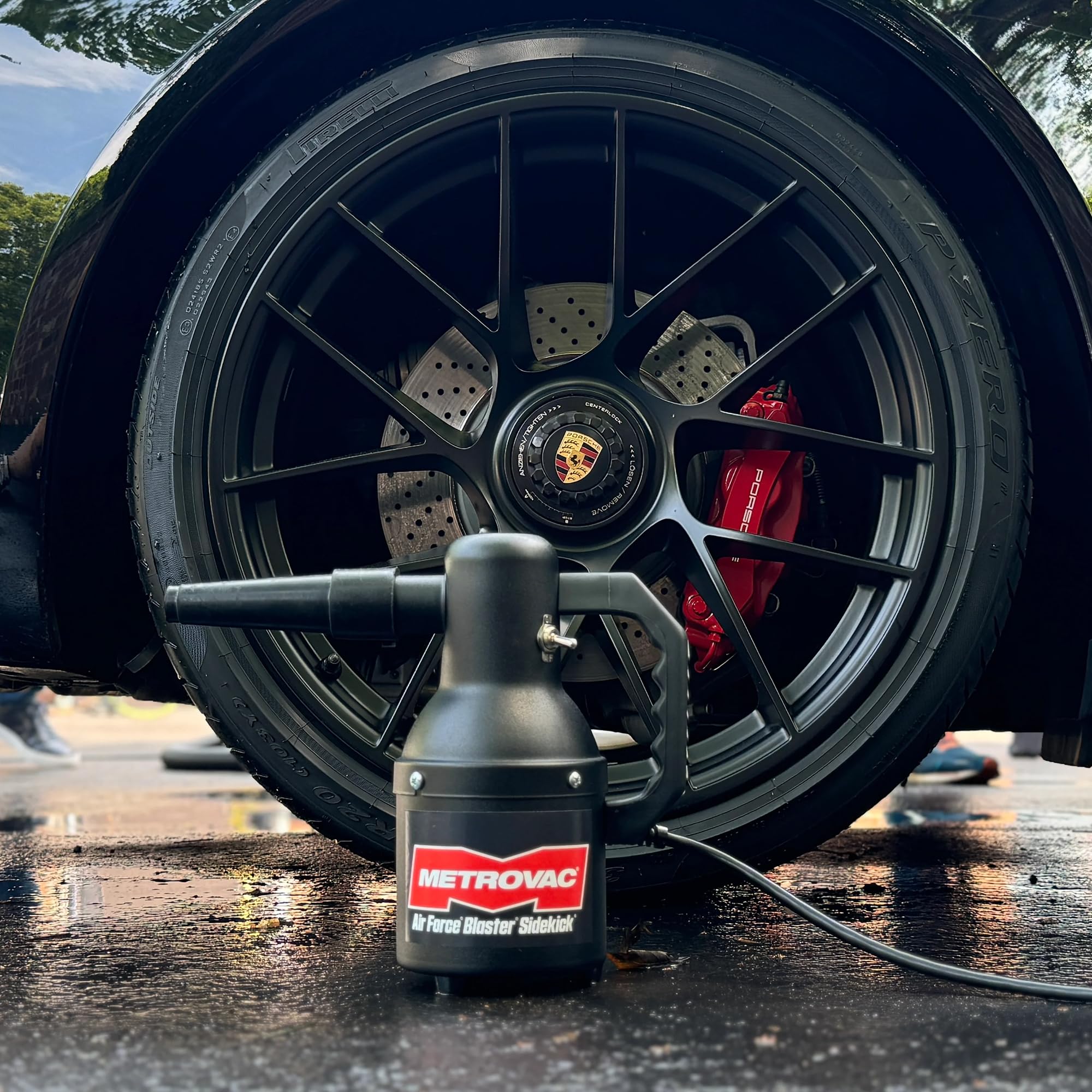 METROVAC EZ Change foam filter shown for easy maintenance.