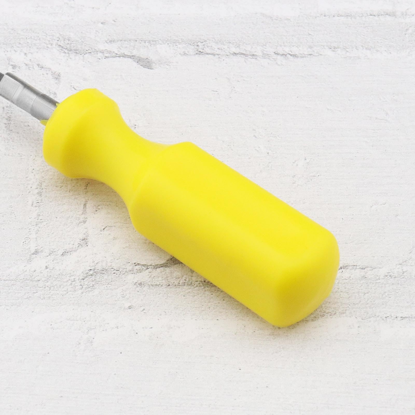 Micro Traders universal compatibility with VW and Audi demonstrated for repair tasks.