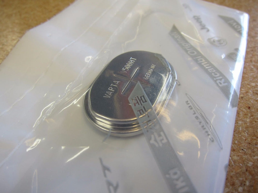 Easy plug-in Mopar flashlight battery replacement with no tools required
