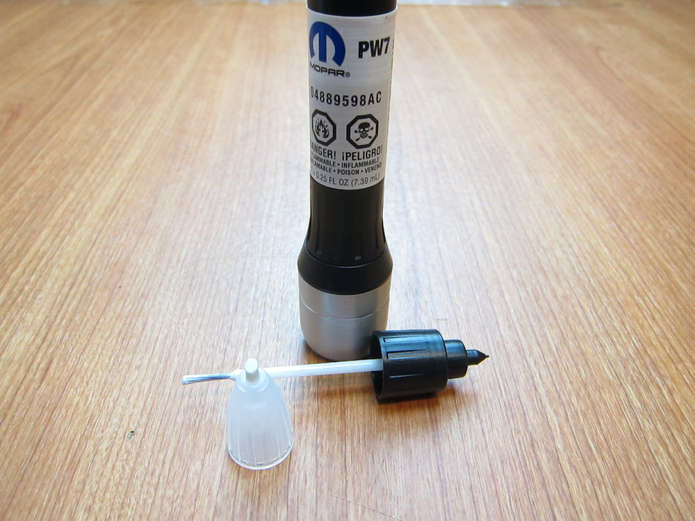 Mopar PW7 cap securely closed, preserving paint consistency between uses
