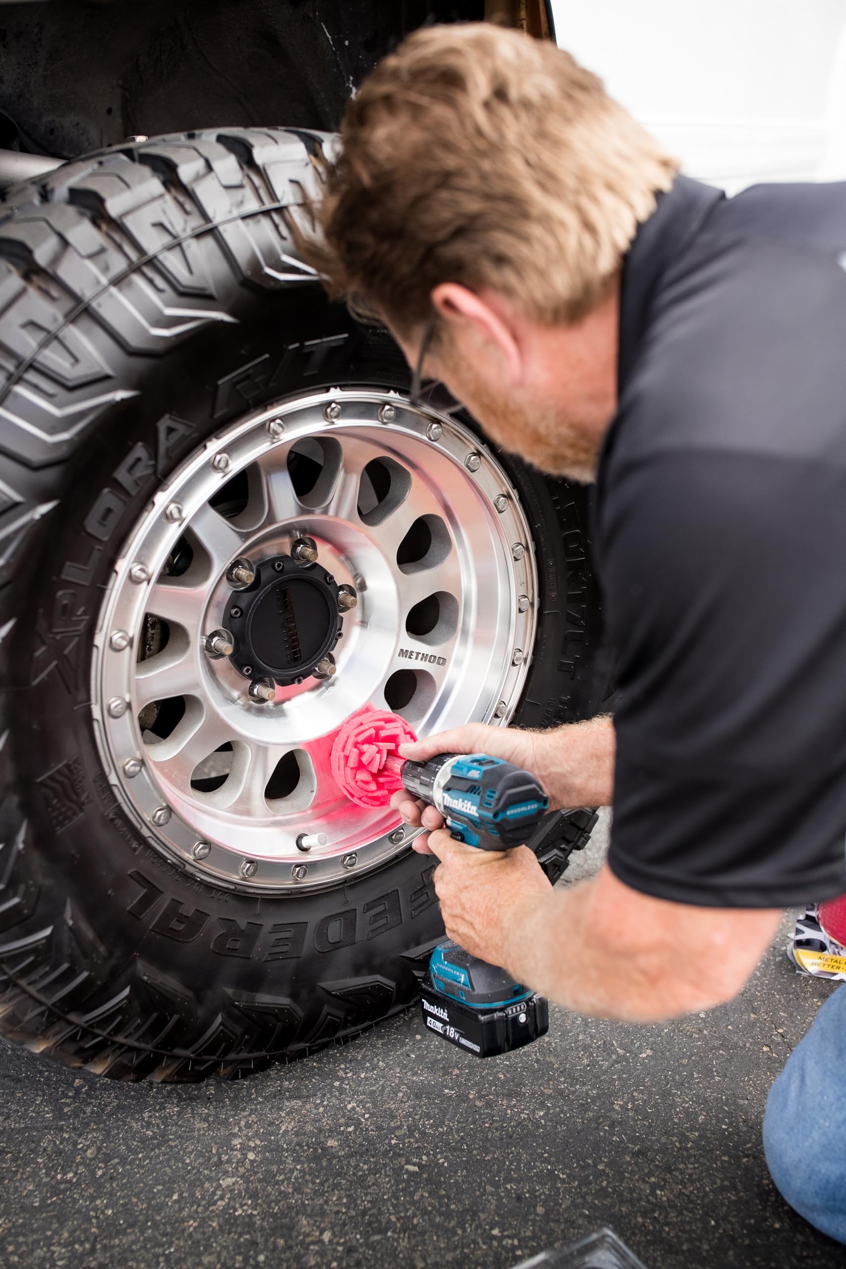 Mothers PowerBall Mini supports fast, efficient detailing with less effort.