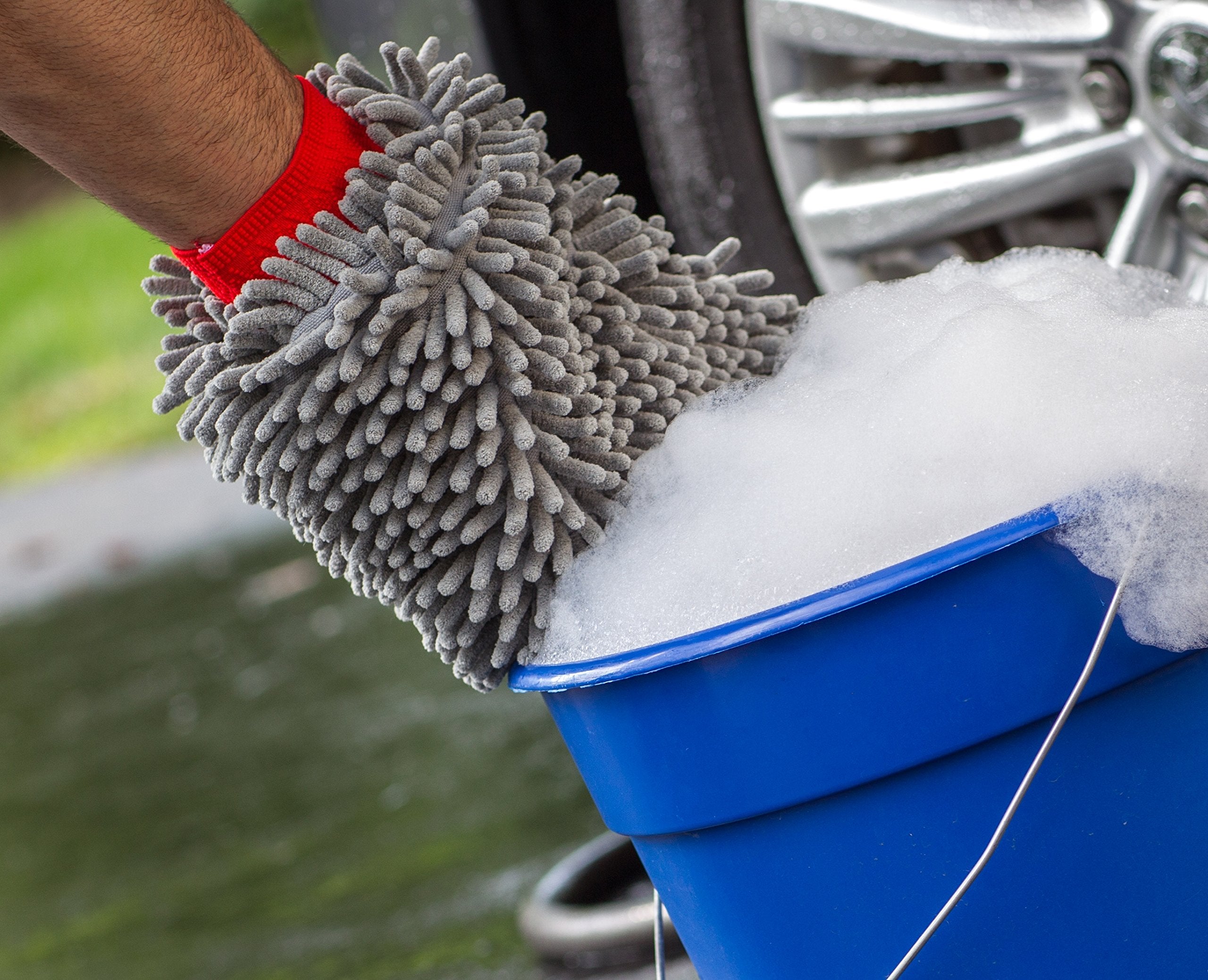 Mothers Premium Chenille Mitt is machine-washable and reusable after use.