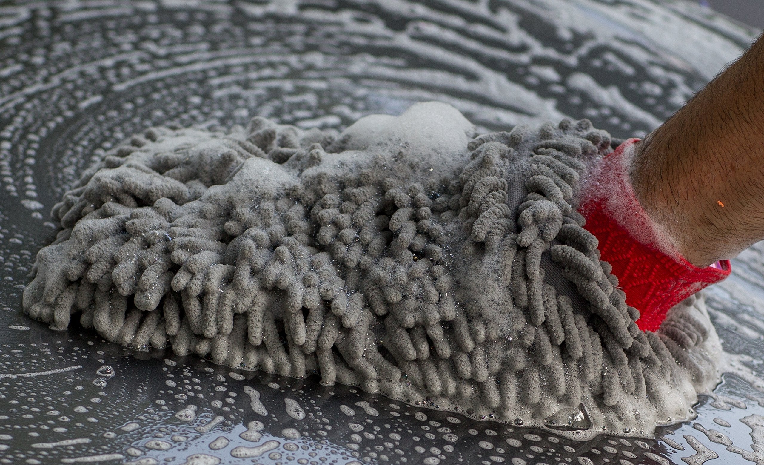 Mothers Premium Chenille Mitt with suds-holding fibers for efficient washes.