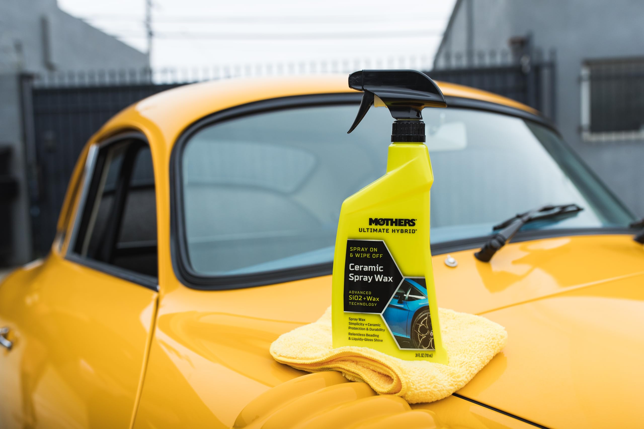 Mothers Ultimate Hybrid Ceramic Spray Wax water beading detail on painted surface