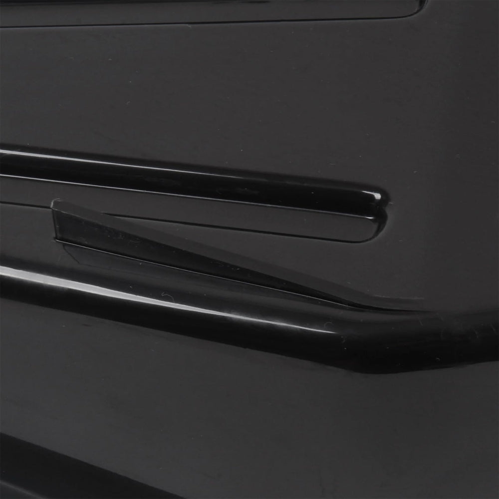 MOTO4U splash-proof design minimizes oil mist during draining.