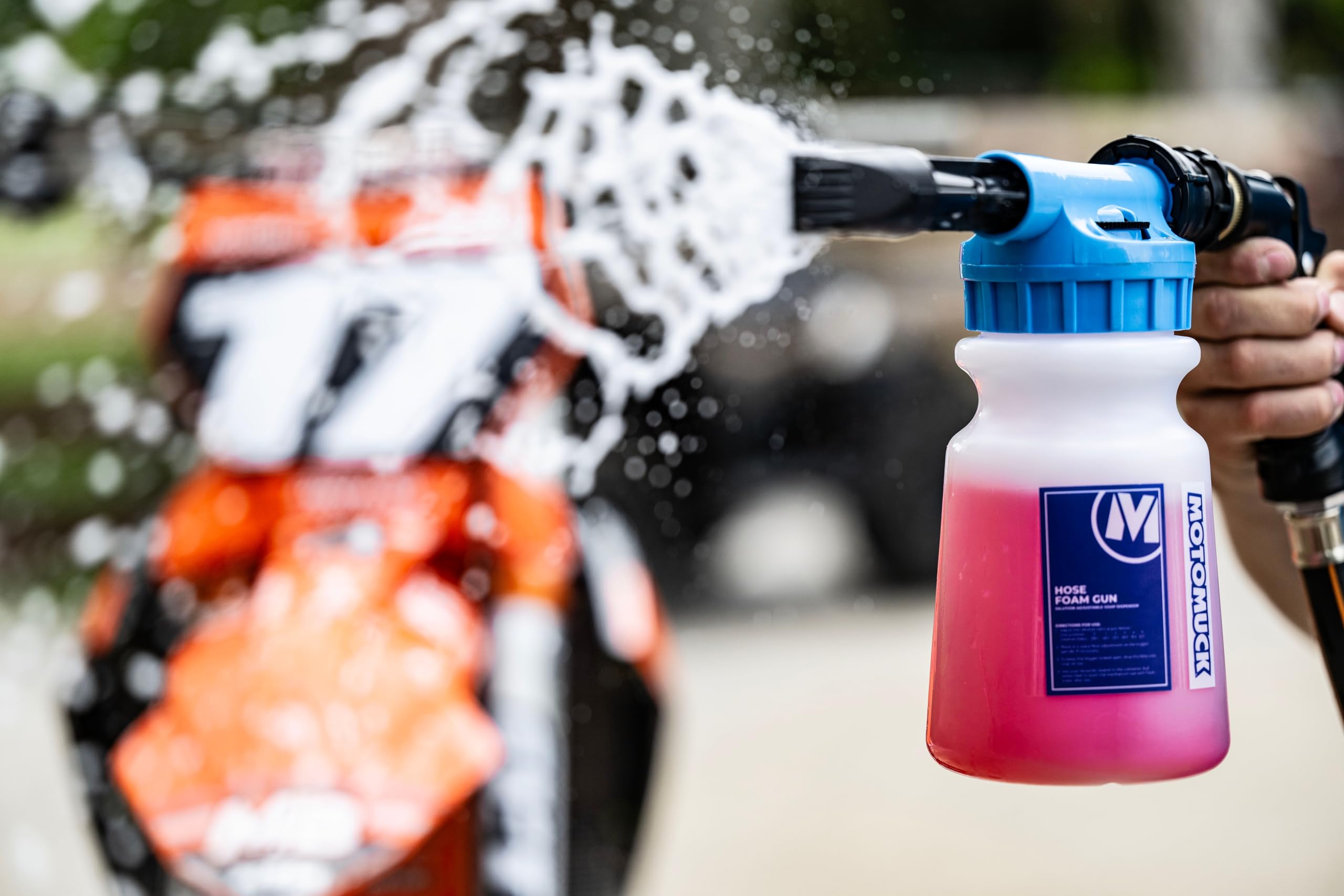 Motomuck Car Wash Foam Action delivers dense, even coverage
