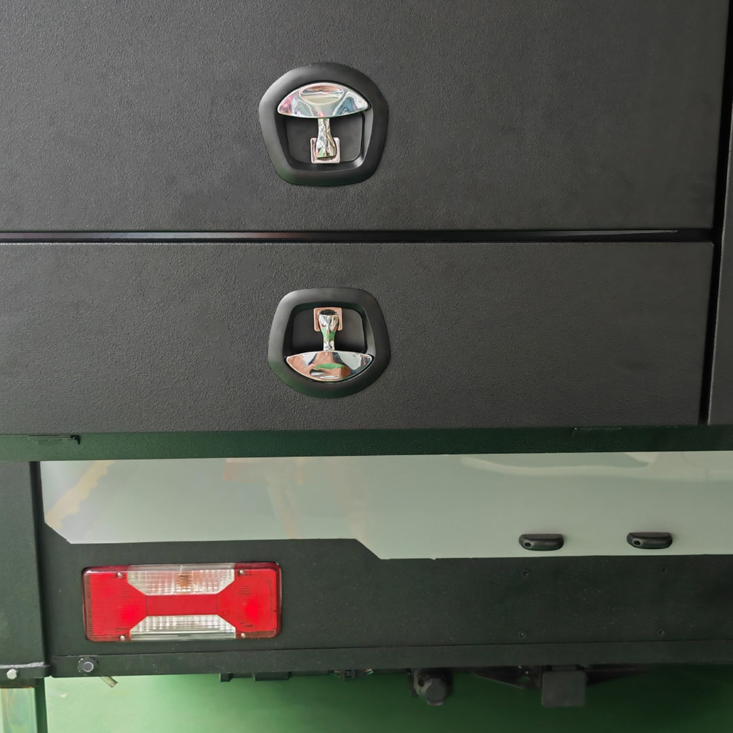 MTSmart whale tail lock close-up showing rugged zinc alloy durability